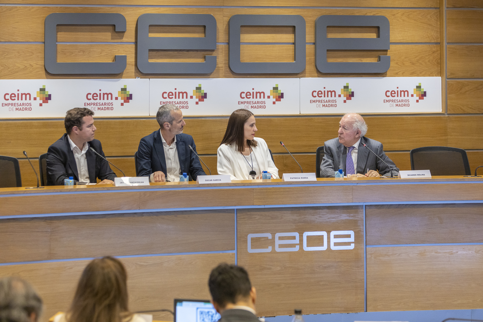 Imagen de la jornada con el CEOE